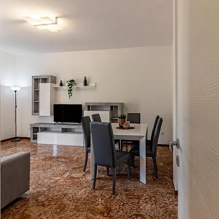 Appartement Guesthost - Fiera Di Huge X7!