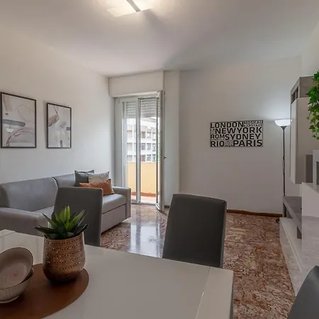 Guesthost - Fiera Di Huge X7! *