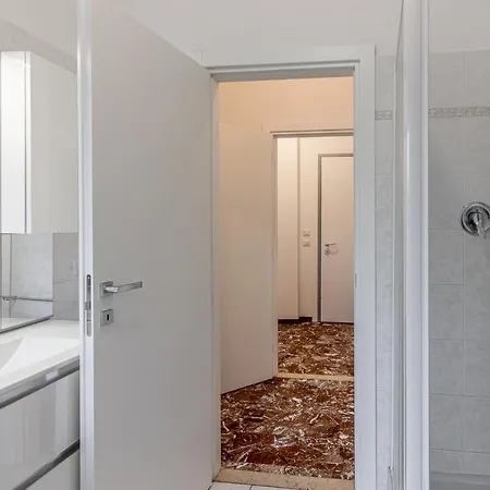 Guesthost - Fiera Di Huge X7! *